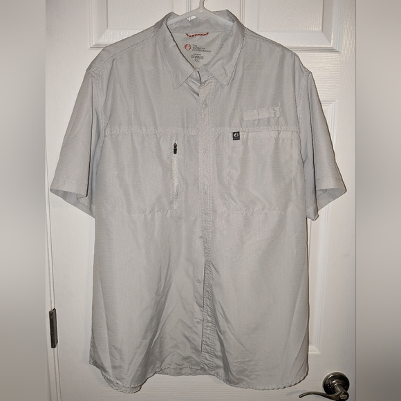 3 Fishing shirts - Picture 2 of 4